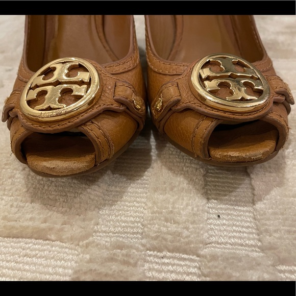 Tory Burch | Leticia Peep-toe Wedge | Tan | Size 8 - Picture 3 of 7